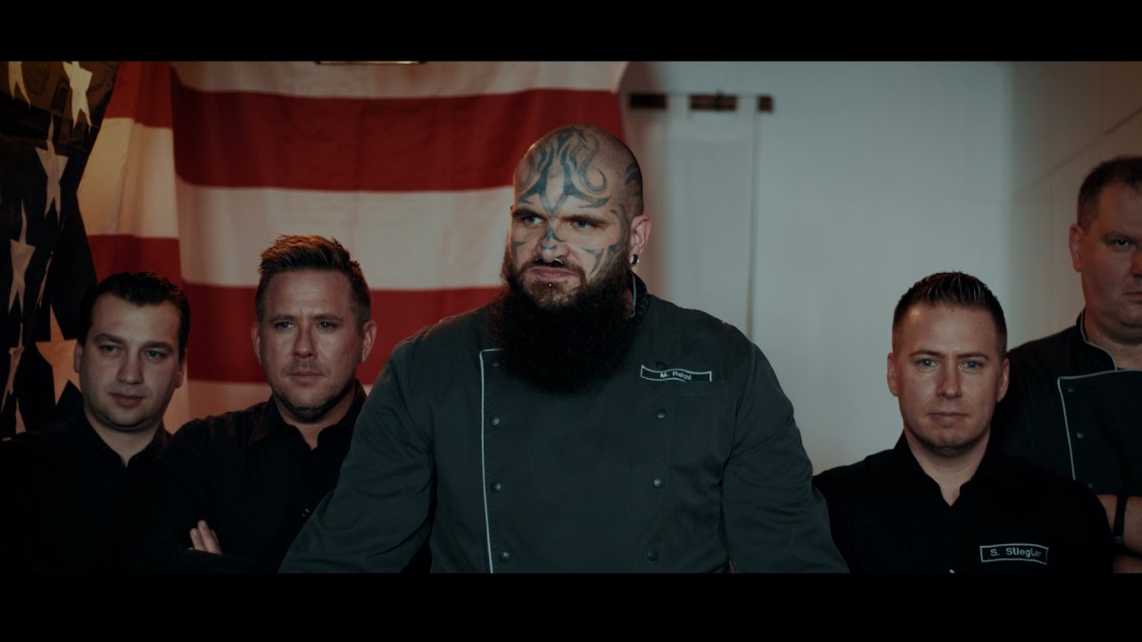 Szenenbild aus einem inszenierten Werbespot für den Handel
